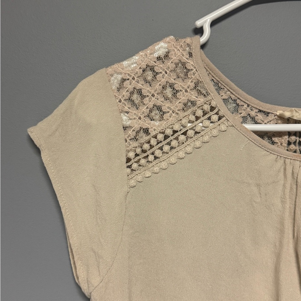 Sweet Wanderer Beige Lace Shoulder Split Back Short Sleeve Top Small Fairycore - Picture 3 of 7